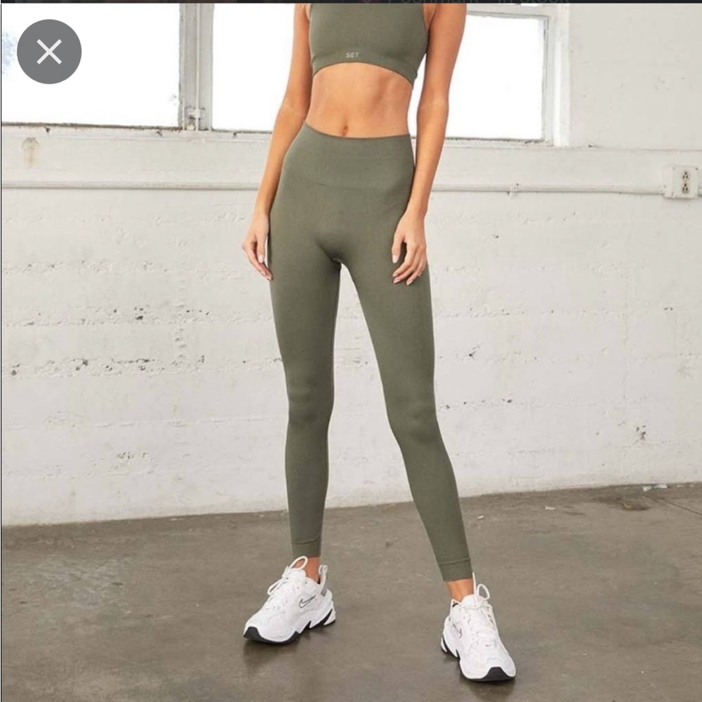 SET Active Olive SET of bra and leggings